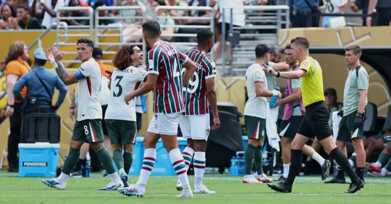 Fluminense Eliminado do Mundial: VAR e Controvérsias Marcam Despedida do Tricolor