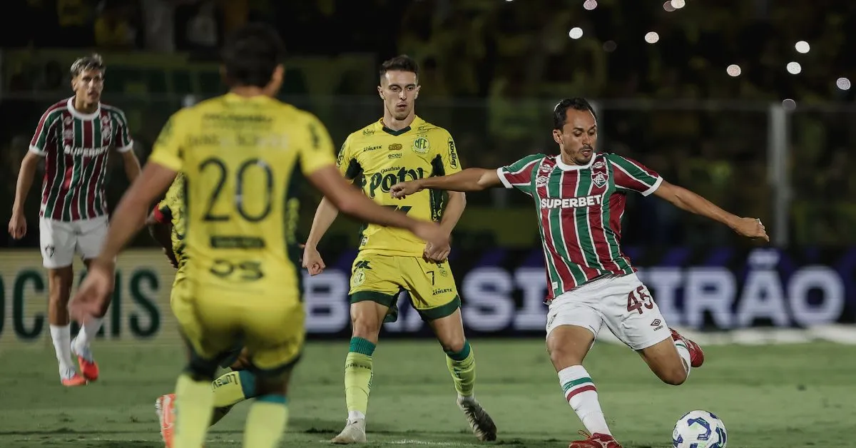 Fluminense: Quem Volta e Quem Fica Fora Contra o Mirassol? Escalação e Análise!
