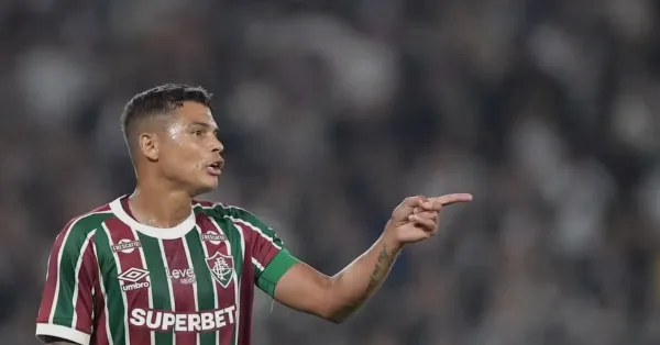 Thiago Silva e Fluminense: Reunião Crucial Define Permanência ou Adeus