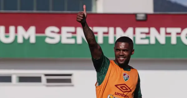 Douglas Costa rumo ao Emelec? Negociações avançadas com ex-atacante do Fluminense