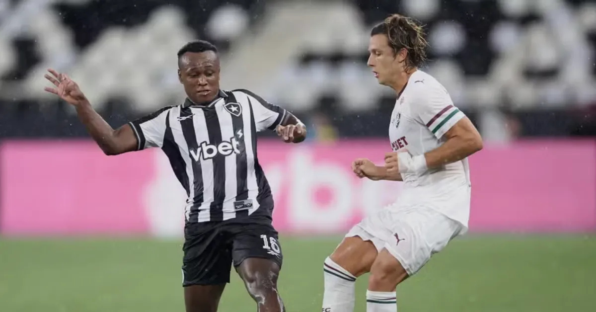 Fluminense vence Botafogo no Carioca: JK brilha sob chuva e Tricolor avança